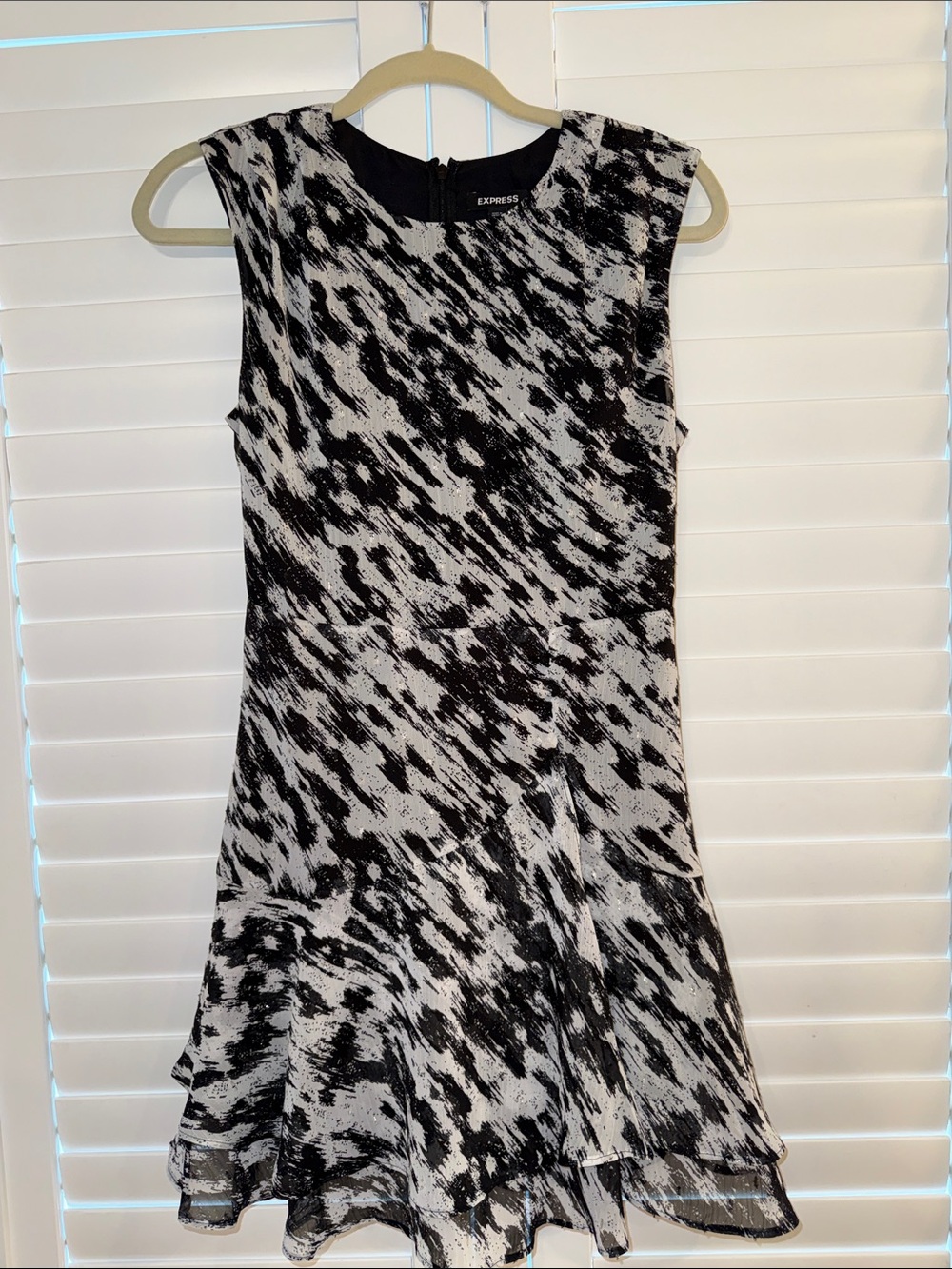 EUC Express sleeveless silky feel dress ruffle bottom black white bit of silver